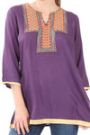 Blusa con Bordado de Pequeñas Figuras en Escote Multicolor