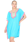 Poncho con Bordado Y pompones en Tono Fosforescente