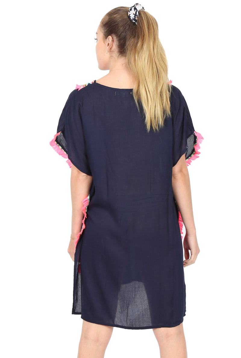 Poncho con Bordado Y pompones en Tono Fosforescente